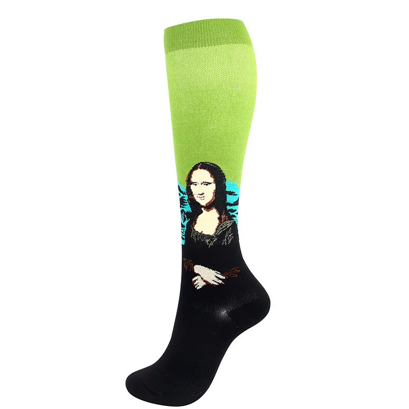 Novelty Funny Compression Socks Men Women Happy Oil Painting Shouting Mona Lisa Smile Hip Hop Nursing Compression Sock Popsocket