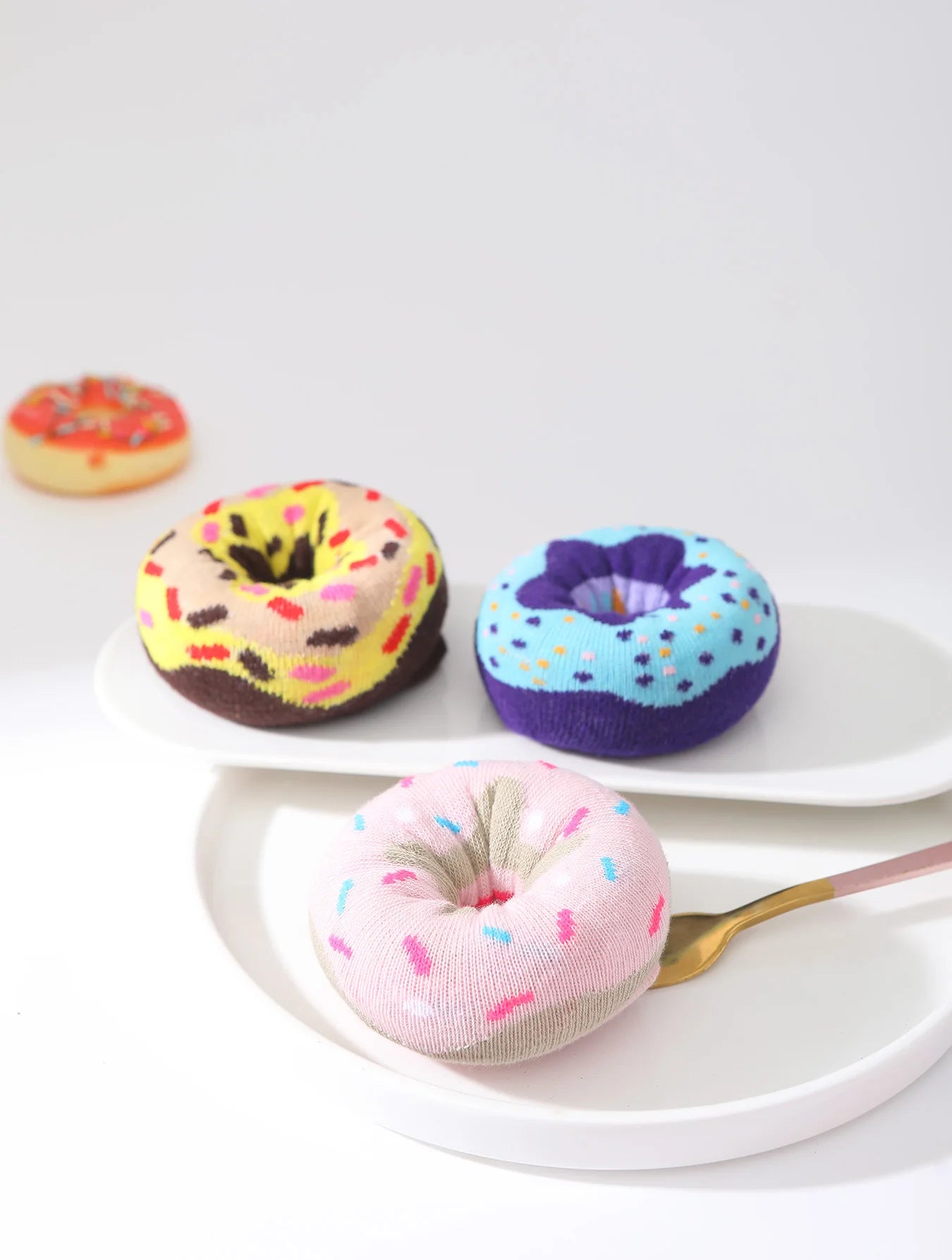 3 Pairs of Mid-Tube Men's and Women's Novelty and Interesting Donut Chocolate Gift Box Socks European and American Fashion Trendy Style Comfortable and Breathable Suitable for Mom and Lover Party Casual Novelty Gifts Valentin