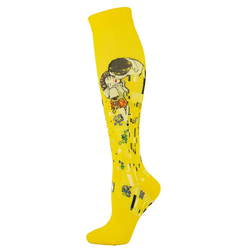 Novelty Funny Compression Socks Men Women Happy Oil Painting Shouting Mona Lisa Smile Hip Hop Nursing Compression Sock Popsocket