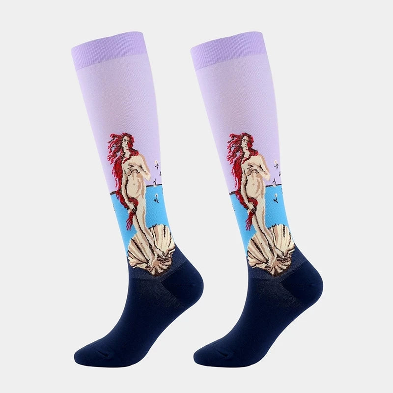 Novelty Funny Compression Socks Men Women Happy Oil Painting Shouting Mona Lisa Smile Hip Hop Nursing Compression Sock Popsocket